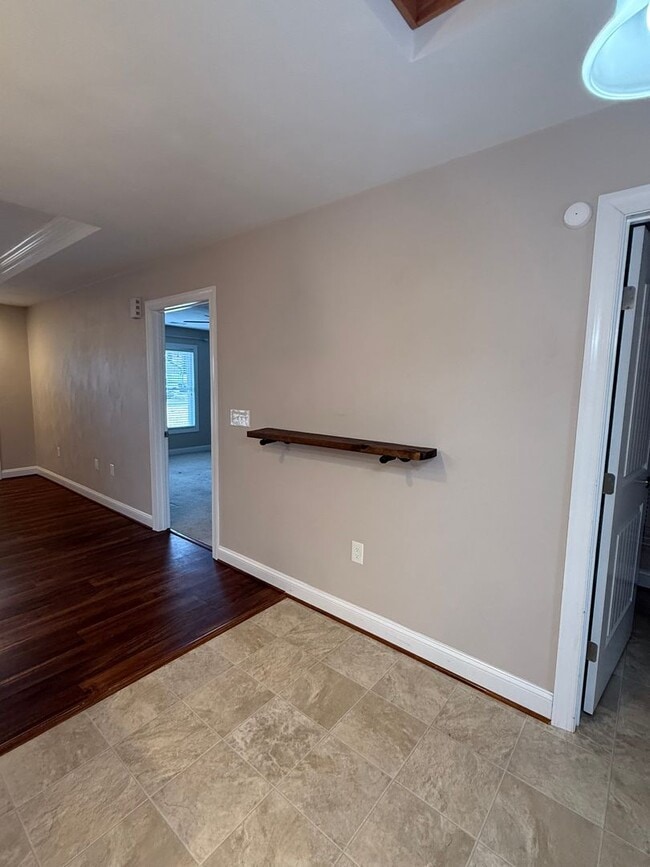 Building Photo - One Level 3 Bedroom 2 Bath Home in Hollins Area