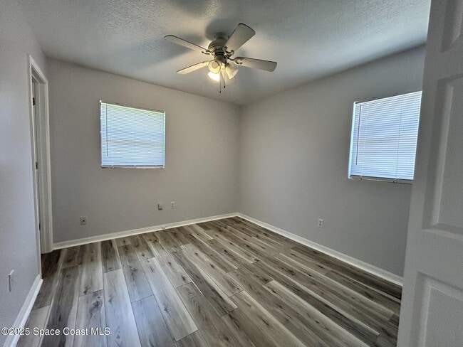 Building Photo - 427 Azalea Ave