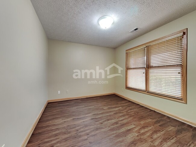 Building Photo - 2160 Schwinn Ave