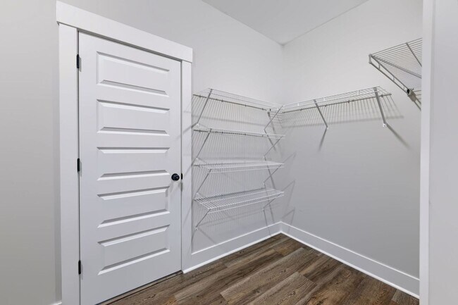 Building Photo - Beautiful 4 Bedroom, 3 Bath Home + Bonus - Available in Smyrna!