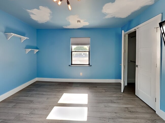 Building Photo - 6915 Forestglade Cir