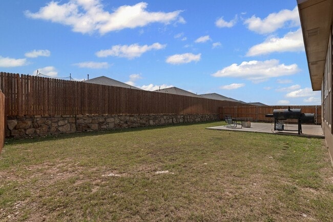 Building Photo - Classic in Cleburne
