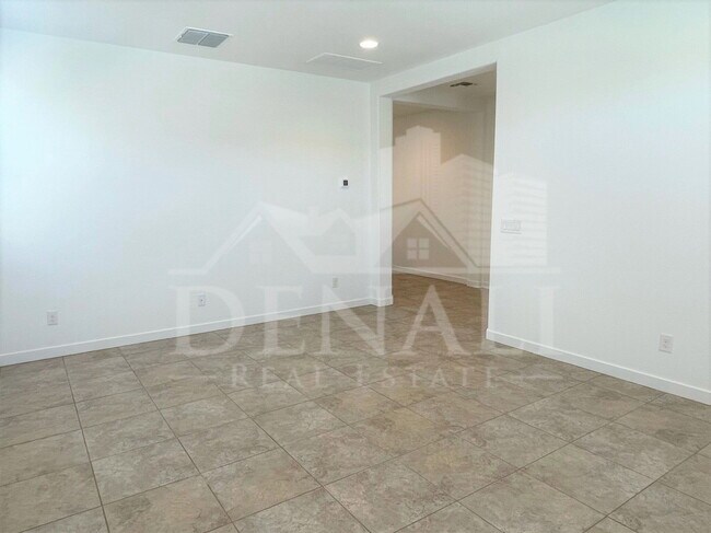 Building Photo - 4622 N 192nd Ln