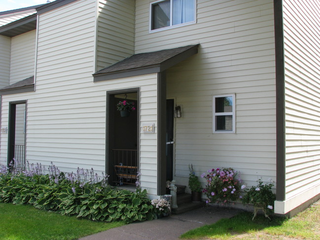 Building Photo - Sahlman Townhouses West