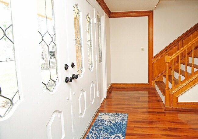Building Photo - 15007 Pebble Bend Dr