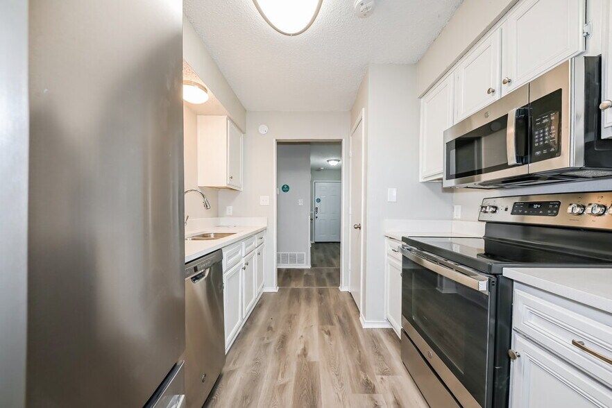 Building Photo - 1101 Twin Cedar Ct