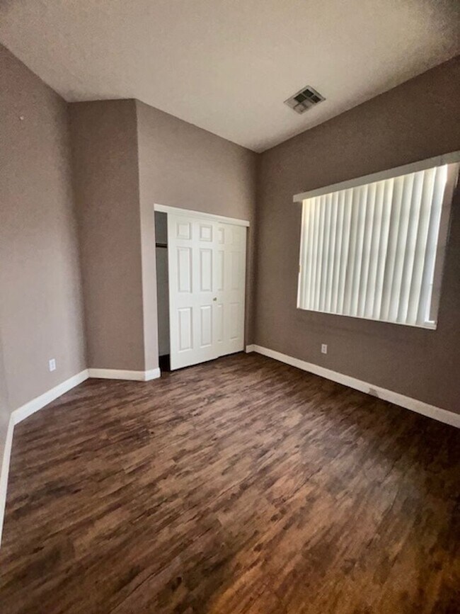 Building Photo - Charming  3-bedroom, 2-bathroom