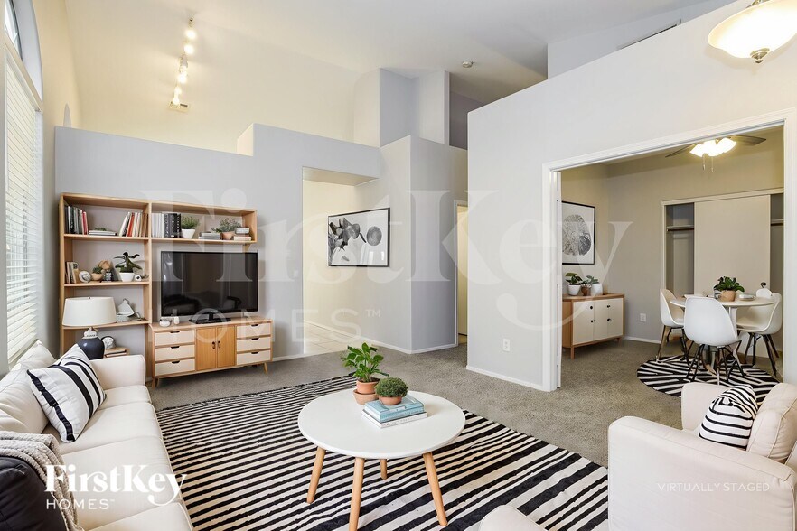 Building Photo - 1809 E Oakland St