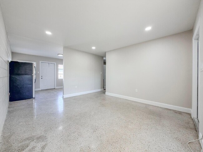 Building Photo - 703 N 25th St