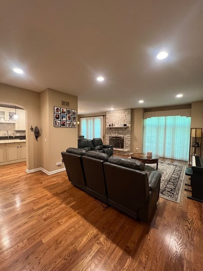 Building Photo - 1231 Caroline Ct