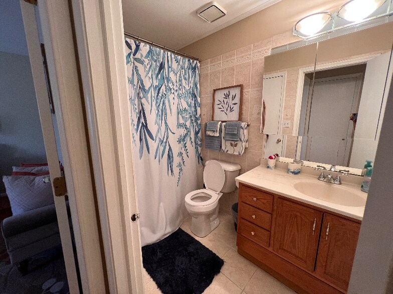 Building Photo - 2694 College Hill Cir