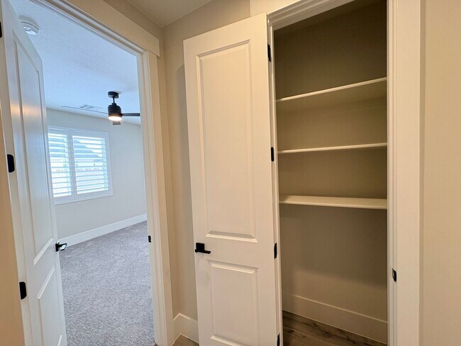 Building Photo - Solar Home For RENT!!!