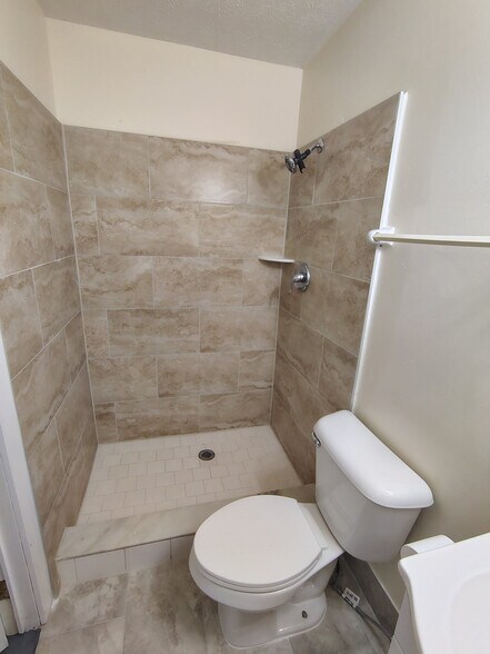 Building Photo - 2537 Chris Ct