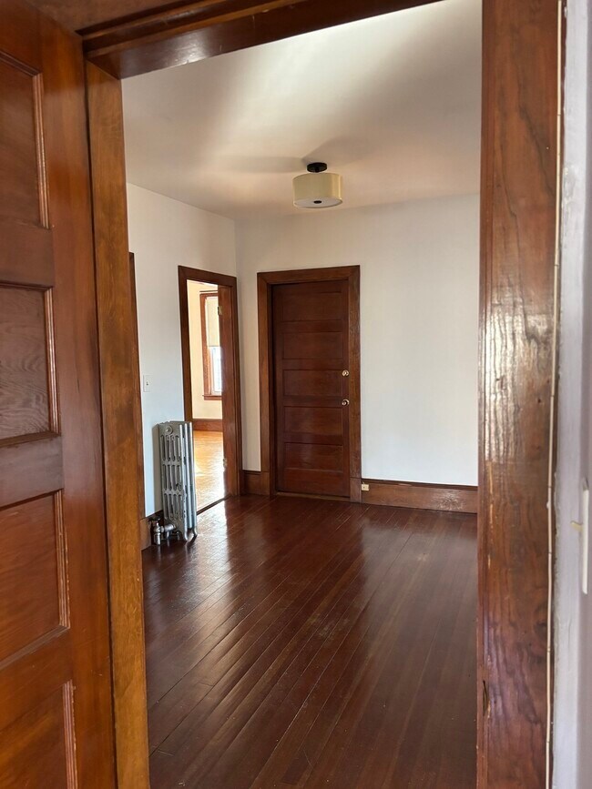 Building Photo - 87 Murdock St