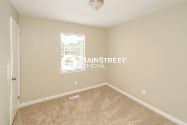 Building Photo - 3 Bedroom Pet-Friendly Home in Birmingham, AL with Main Street Renewal
