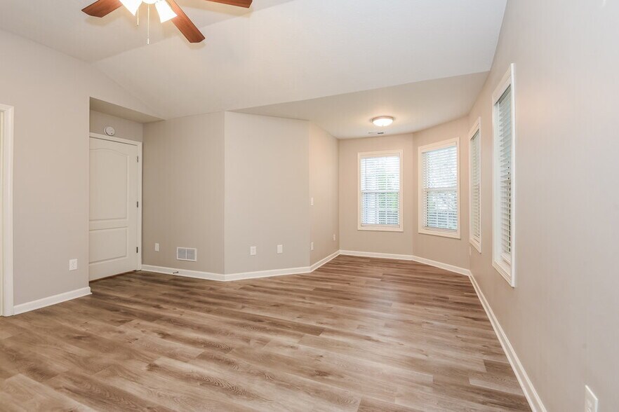 Building Photo - 412 Redwood Trail