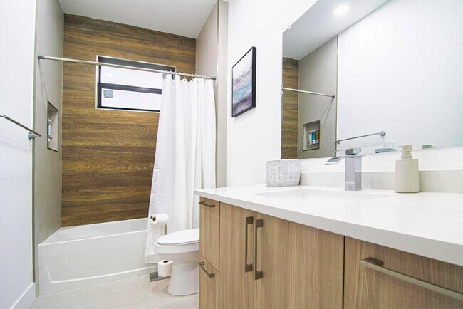 Building Photo - 15245 Brainbridge Cir