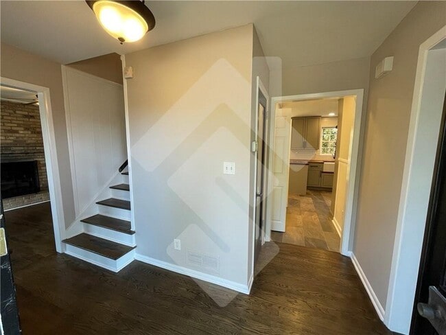 Building Photo - 9935 La View Cir