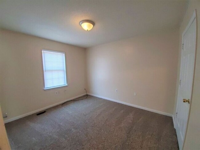 Building Photo - Maple Creek Townhomes