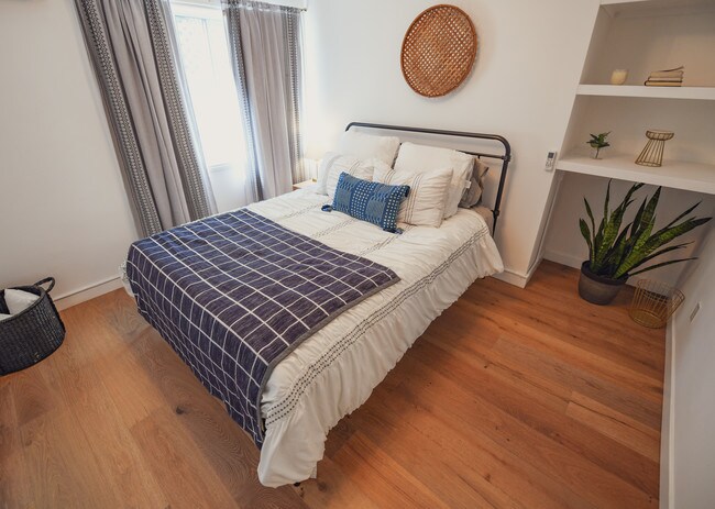 bed - 5534 Alcove Ave