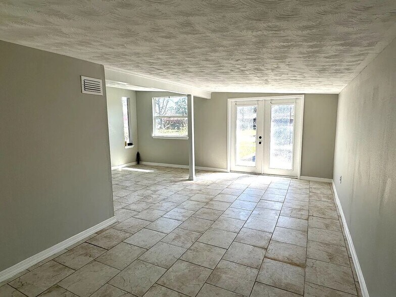 Building Photo - 417 Gano Ave
