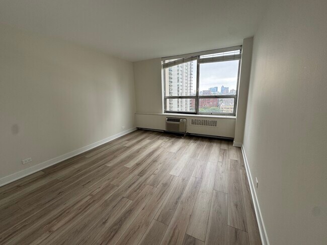 Building Photo - 70 W Burton Pl