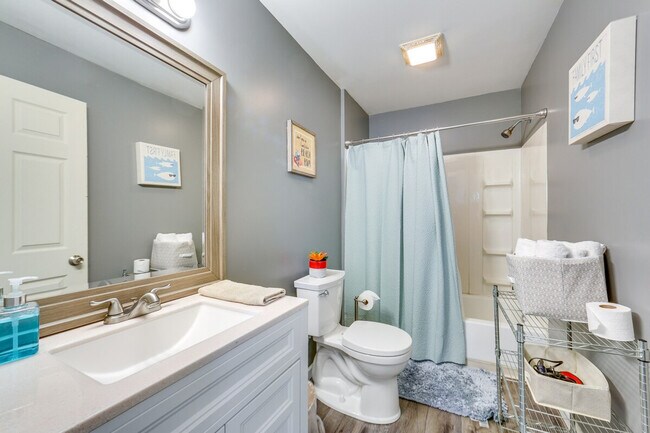 Building Photo - 504 Center St