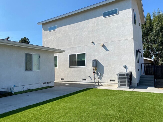 Building Photo - Newer Build, 4BD/2BA
