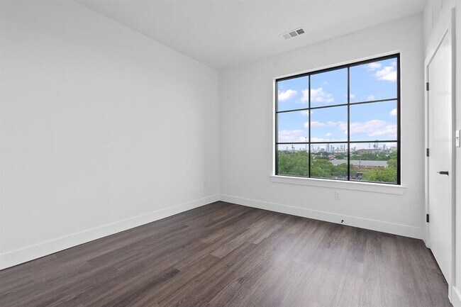 Building Photo - 4315 S Congress Ave