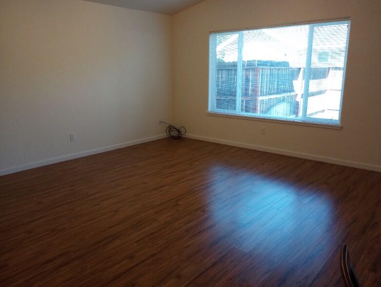 Building Photo - 1317 NW Conklin Ave