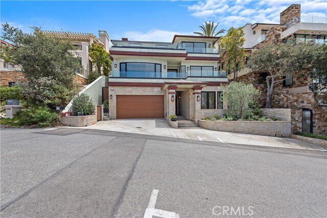 Building Photo - 2340 Crestview Dr