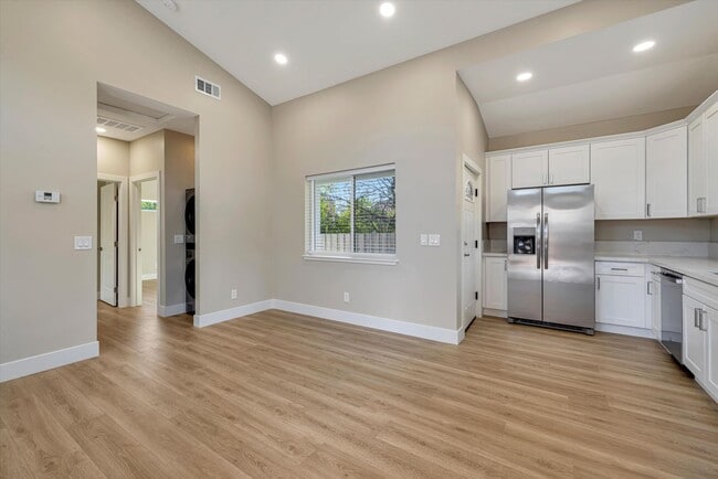 Building Photo - NEWER 2 BED, 1 BATH HOME WITH HUGE YARD AND ENCLOSED DRIVEWAY