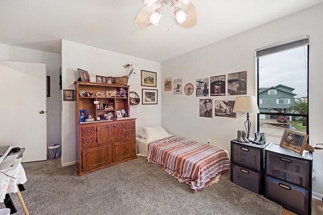 Building Photo - 336 Admiral Cir