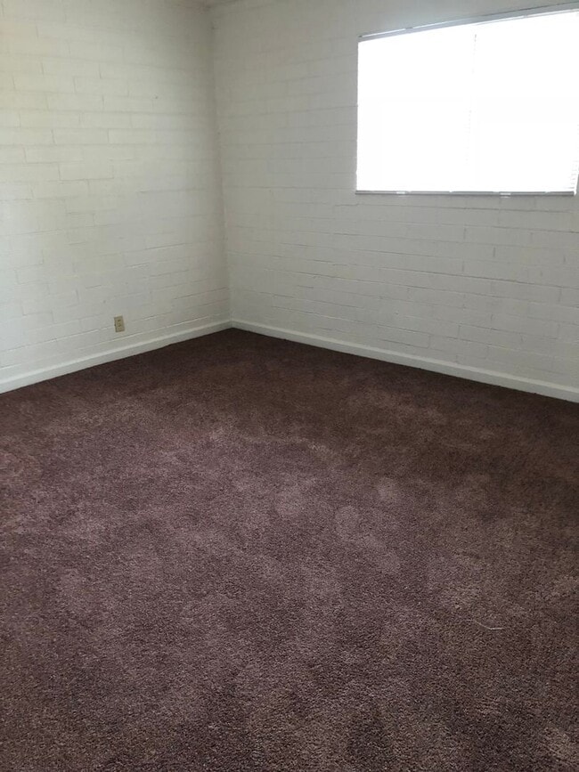 Building Photo - COMING SOON! Charming 2 Bed 1 Bath Apartme...