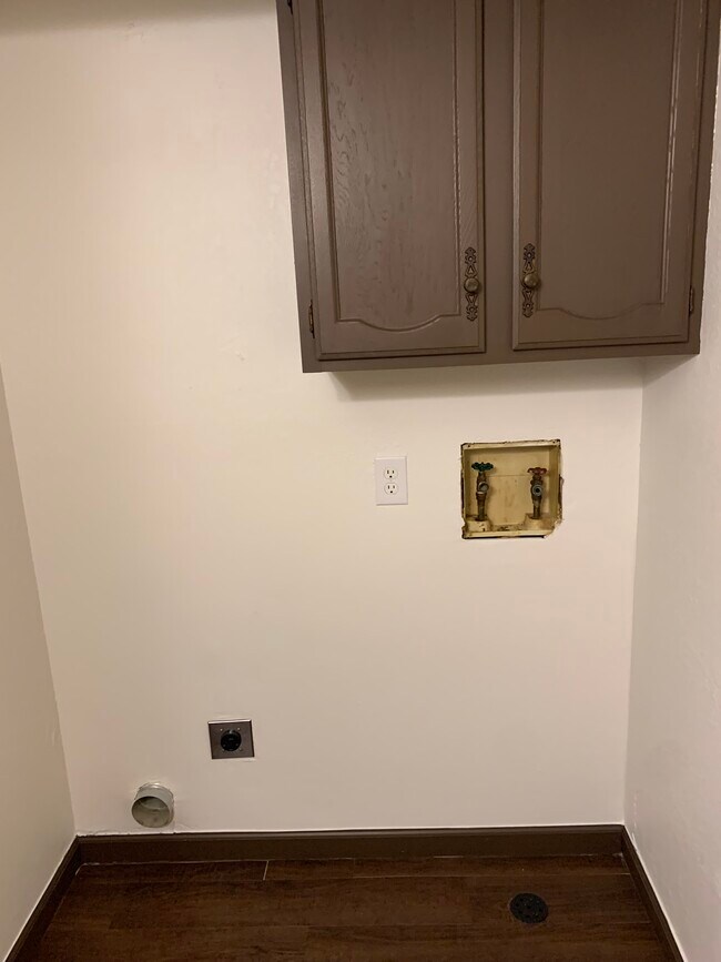 Building Photo - 1665 Churchill Downs Rd