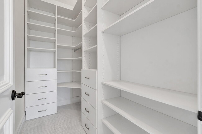 Building Photo - 953 Banyan Dr