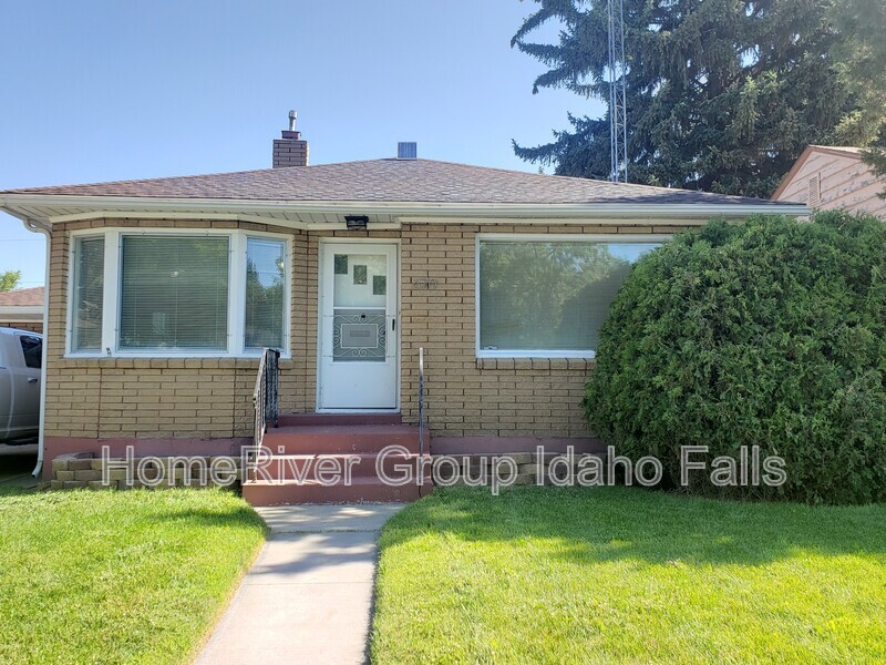 Building Photo - 670 L St