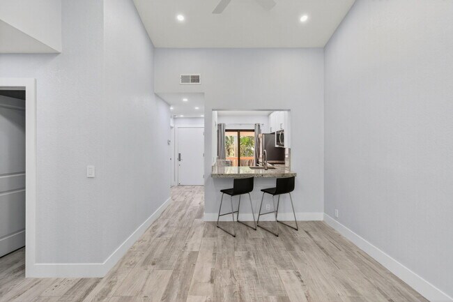 Building Photo - 3939 NE 5th Ave