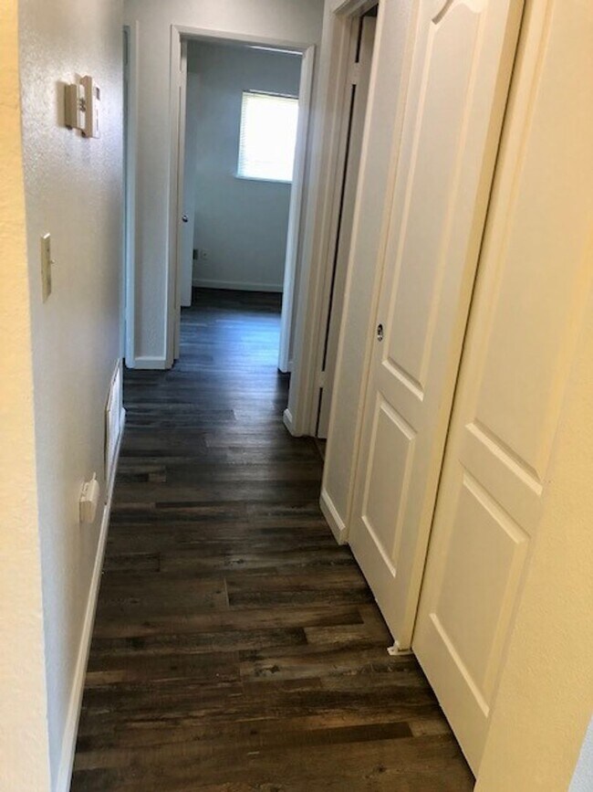Building Photo - 7521 Blackthorne Way
