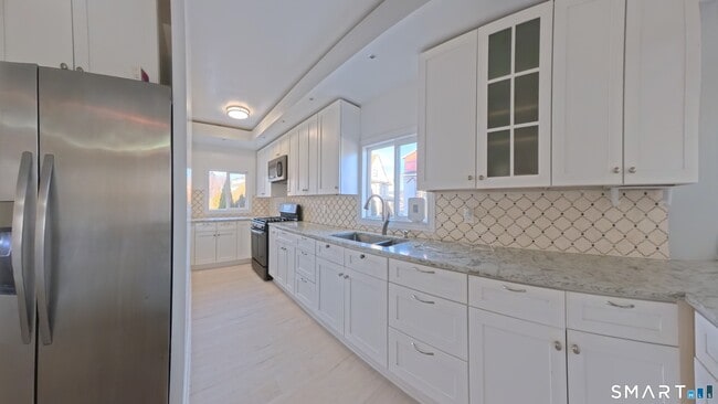 Building Photo - 75 Richardson St