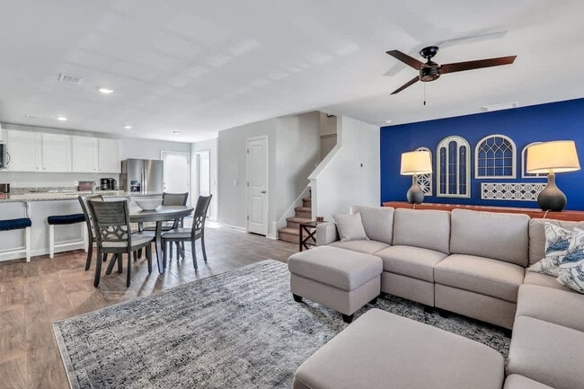 Building Photo - 321 Dogwood Cir