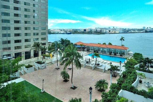Building Photo - 325 S Biscayne Blvd
