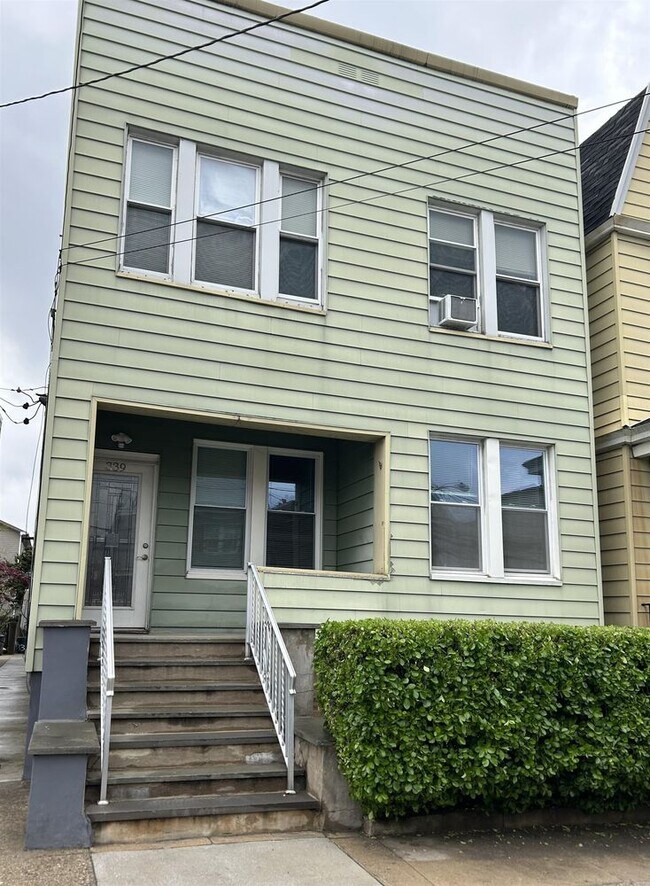 Primary Photo - 339 Danforth Ave