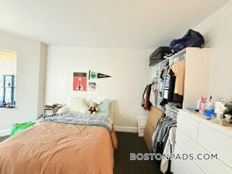 Building Photo - 829 Beacon St