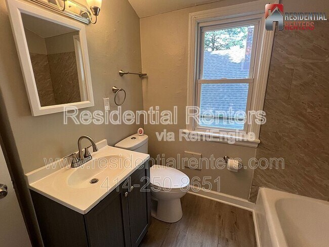 Building Photo - 5426 N 41st St