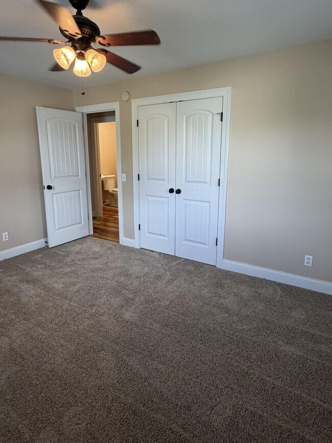 Building Photo - 110 Pineur Rd