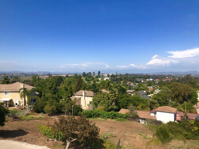 Primary Photo - Gorgeous 2 Bed with Views East to the Moun...