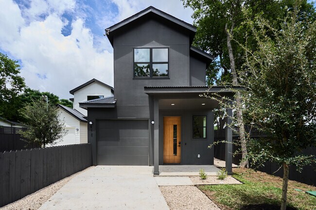 Building Photo - 412 Hackberry Ln