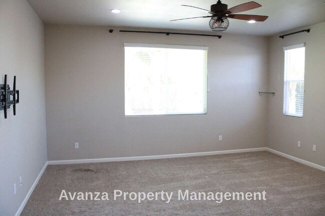 Building Photo - 4 Bed/2.5 Bath - Home for Rent Rent: $3,195/month Security Deposit: $3,295 Clovis East High Schoo...