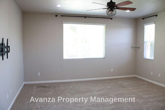 Building Photo - Home for Rent 4 Bed/2.5 Bath - 2,400 Sq Ft. Rent: $3,395/month Security Deposit: $3,495 Clovis Ea...